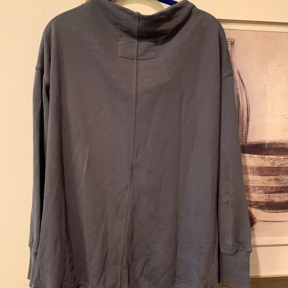 Anthropologie Lady’s long sleeve sweatshirt like top - Picture 3 of 11